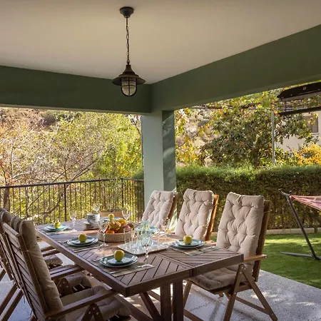 Maison Du Mont קאלופאנאיוטיס