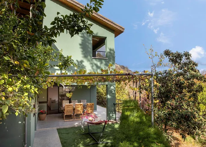 Maison Du Mont קאלופאנאיוטיס